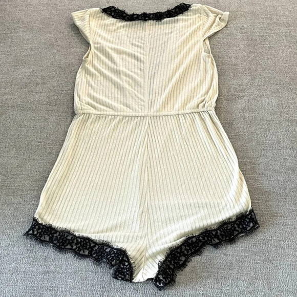 Out From Under Size M Ivory Ribbed Romper Pajamas V-Neck with Lace Detail - Picture 7 of 7